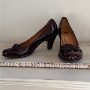 Sofft Women's Dark Burgundy Patent Mid Heels